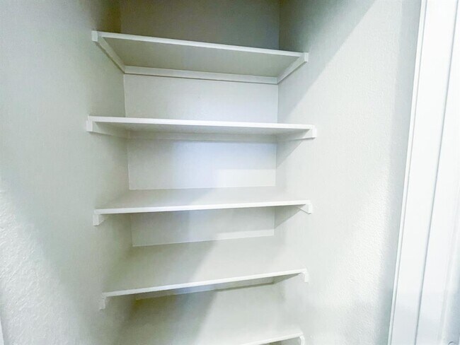 Building Photo - 10616 Defender Trl