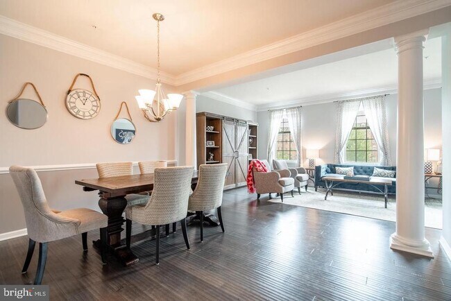 Building Photo - 22567 Naugatuck Square