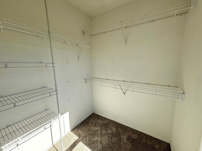 Building Photo - Update 3 Bedroom Home in Beaverton!