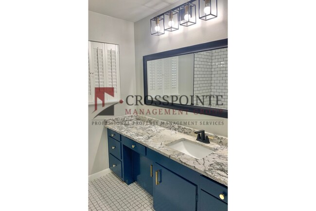 Building Photo - Recently remodeled South Tyler Home with Mother in Law Suite
