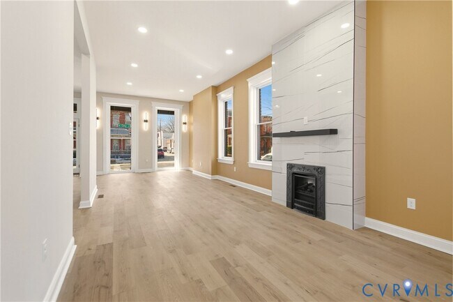 Building Photo - 316 W Clay St