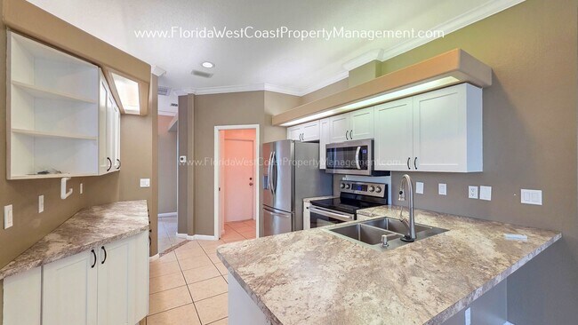 Building Photo - CUTE AND SPACIOUS 3 BEDROOM/ 2 BATH POOL HOME! NORTH PALMETTO! PET FRIENDLY!