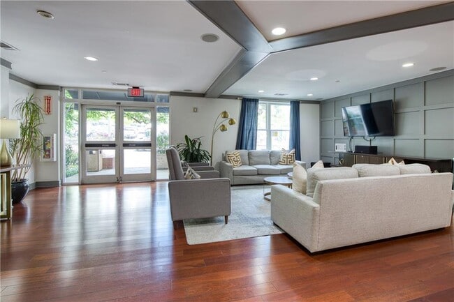 Building Photo - 1101 Juniper St NE