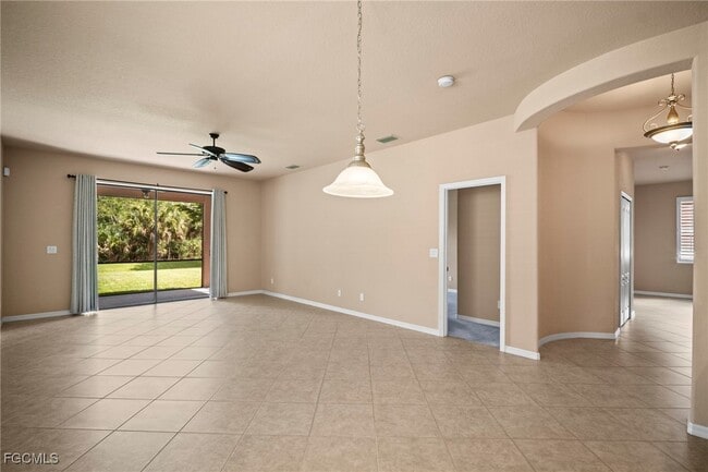 Building Photo - 12168 Country Day Cir