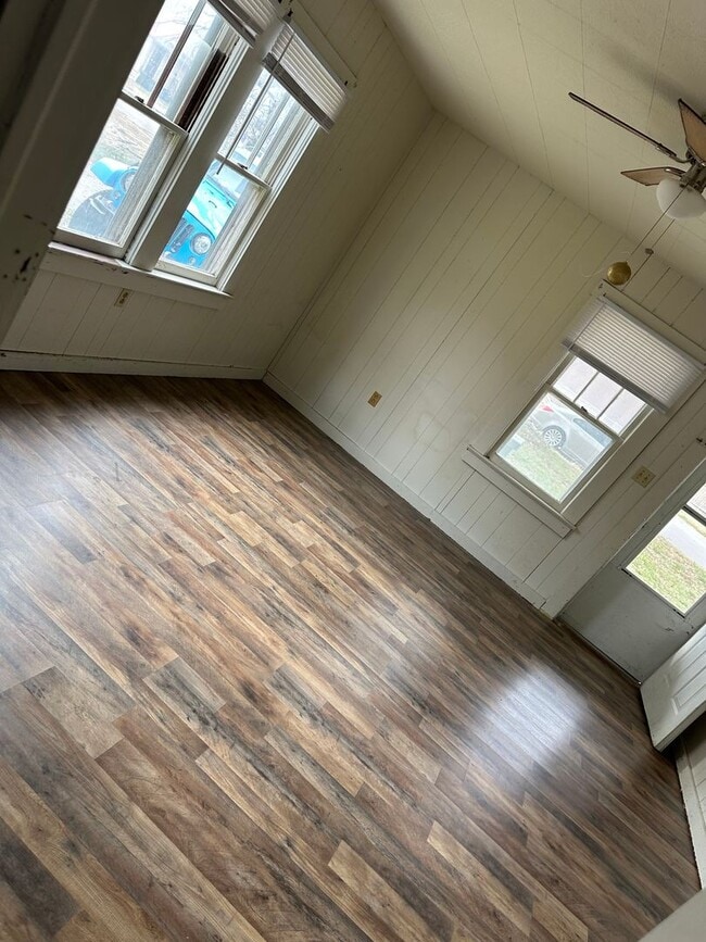 Building Photo - 2 BEDROOM 1 BATHROOM HOUSE FOR RENT