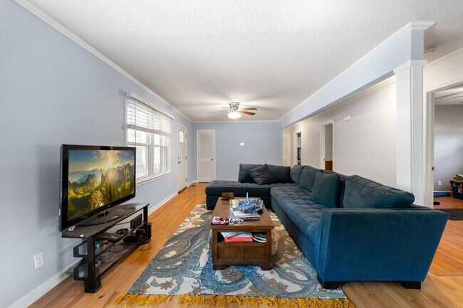 Building Photo - Cozy 3Bed/2Bath with plenty of natural light located in Durham! Enormous backyard is a must see!!