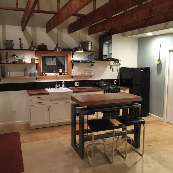 Building Photo - 1532 Southeast Ogden Street