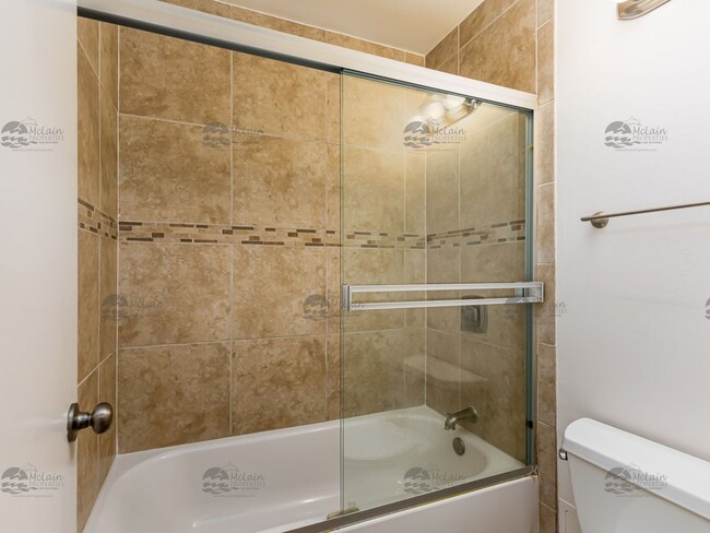 Building Photo - Top Floor Furnished Condo In The Heart Of ...