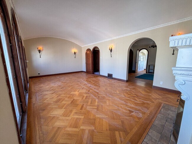 Building Photo - 1427-1429 Taraval St