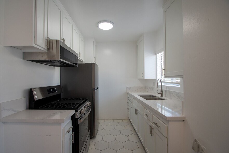 Building Photo - 10925 Peach Grove St