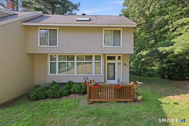 Building Photo - 10 Partridge Ct