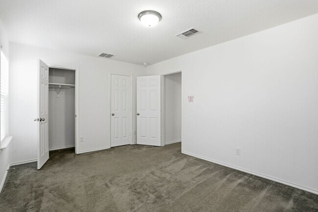 Building Photo - Spacious 4-Bedroom Home with Flexible Floor Plan in Growing West San Antonio