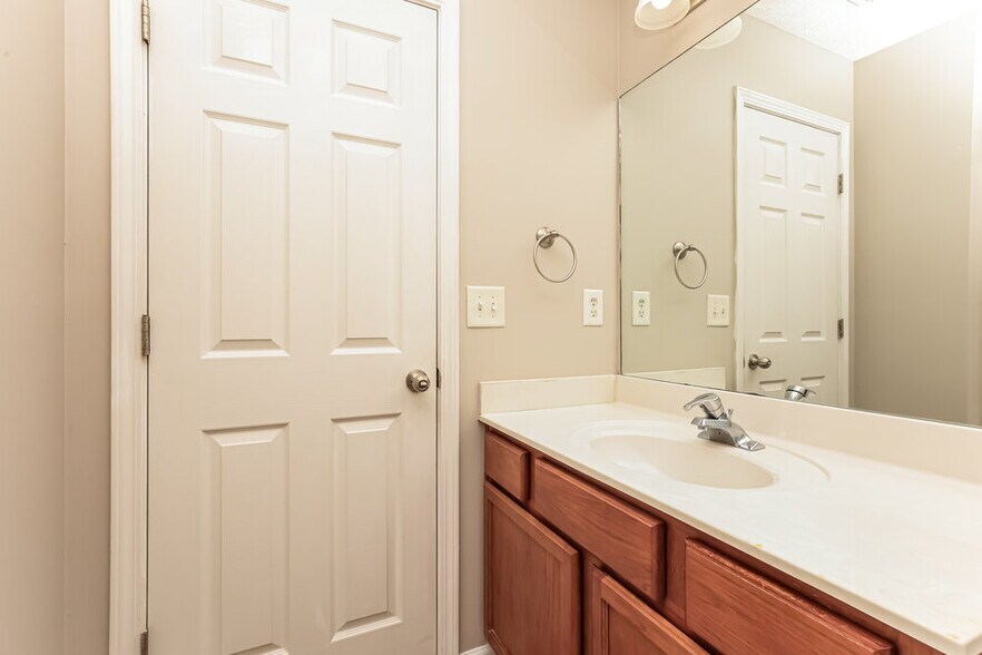 Building Photo - 165 Howard Woody Dr