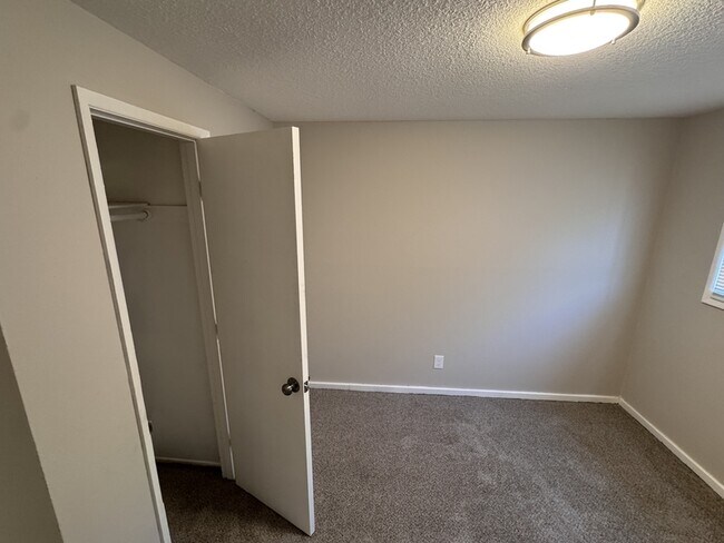 Building Photo - 12800 SW Allen Blvd