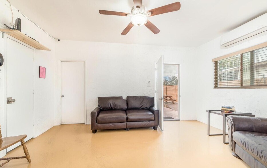 Building Photo - 415 E 23rd St