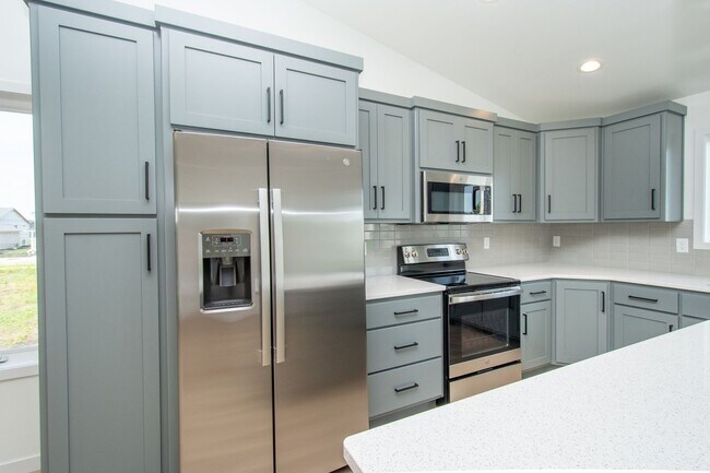 Building Photo - 4 Bed 3 Bath Single Family Home