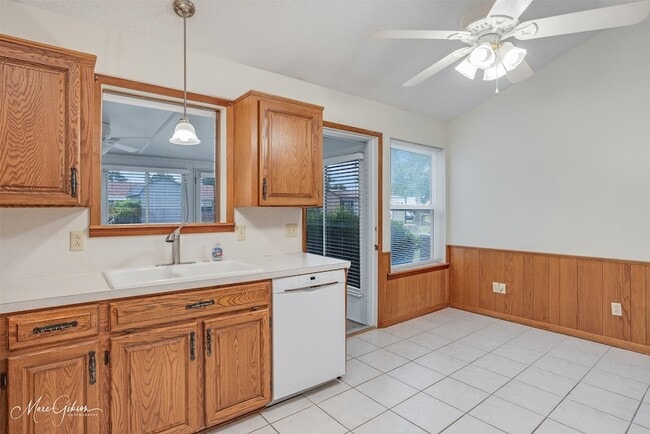 Building Photo - 1202 Wisteria St