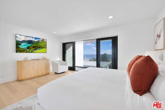 Building Photo - 30020 Morning View Dr