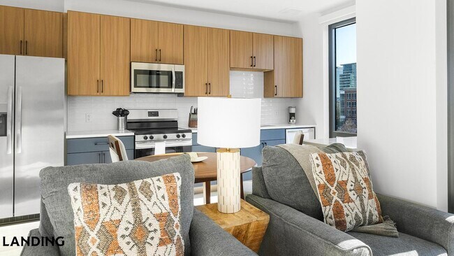 Building Photo - 1007 S Mint St