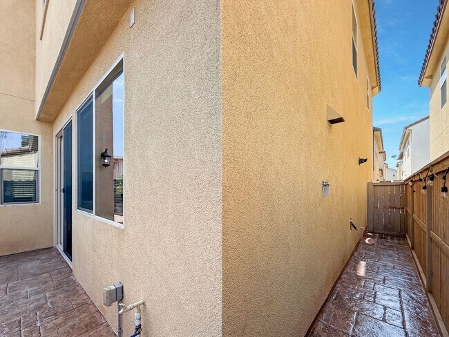 Building Photo - Spacious 4BR/3BA Home in Ocean View Hills