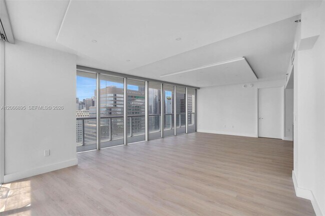 Building Photo - 495 Brickell Ave