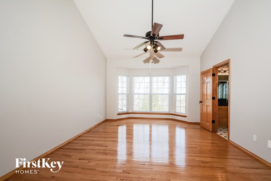 Building Photo - 12 Fox Bluff Ct