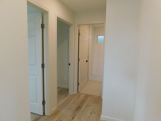 Building Photo - Kailua home on Kawainui canal, paddlers paradise, pet friendly