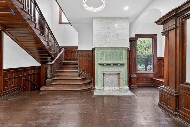 Building Photo - 1015 Union St