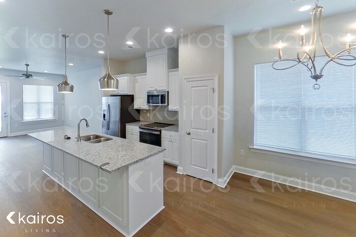 Building Photo - 4816 W Dacha Ln