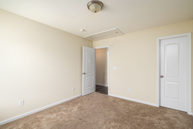Building Photo - 3804 Raintree Dr