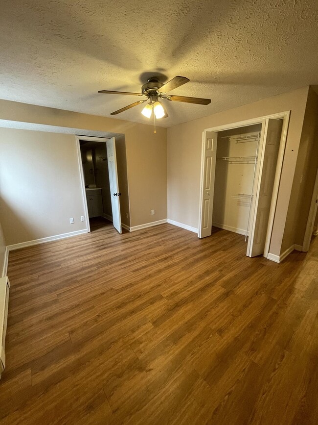 Building Photo - 288 Oak Ridge Dr