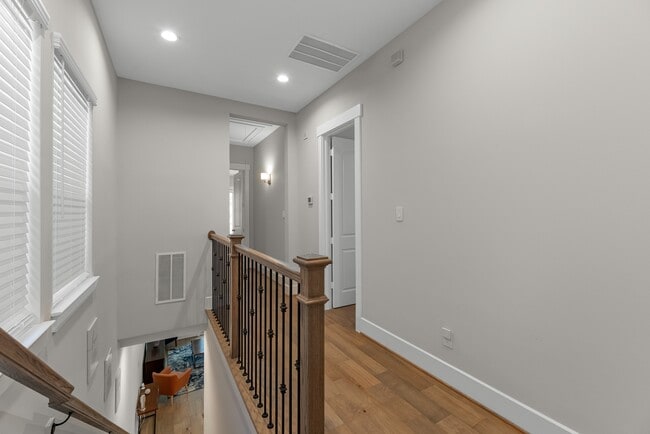 Building Photo - 11 Thorpe Ln