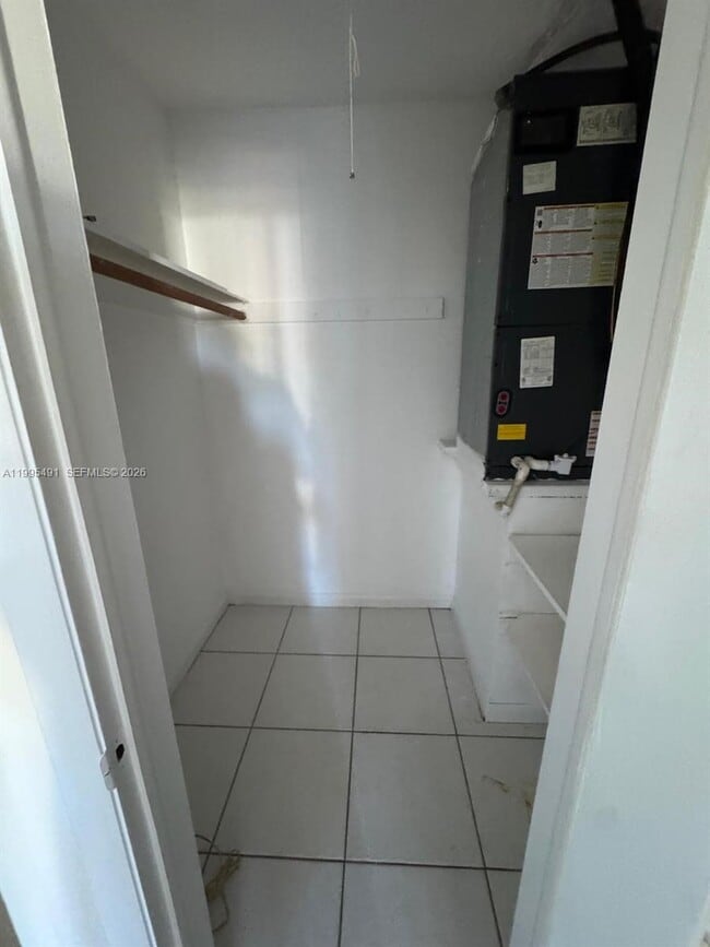 Building Photo - 2051 NE 25th Ave