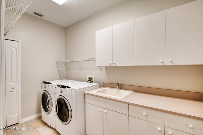 Building Photo - 4 Windwillow Ln