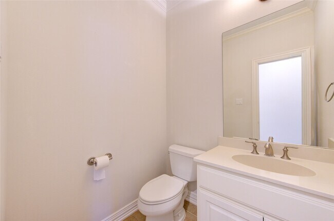 Building Photo - 2011 Spring Cedar Ln