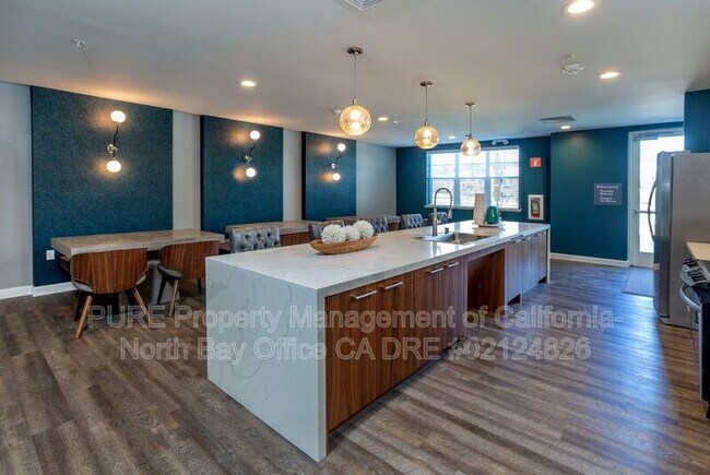 Building Photo - 785 Baywood Dr