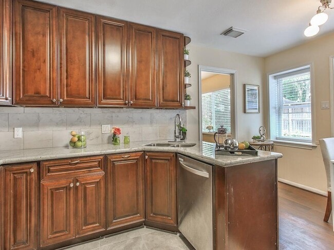 Building Photo - 12514 Kingsride Ln