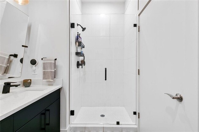 Building Photo - 112 Rogers St NE