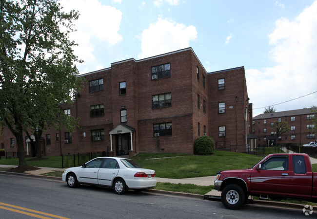 Building Photo - Hampshire Village