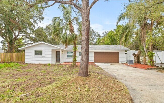 Building Photo - Home For Rent in Clearwater Manor!