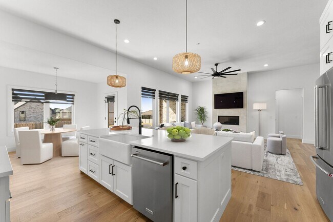 Building Photo - Gorgeous Rental in Wild House East Springfield