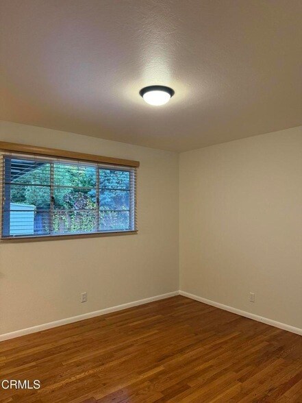 Building Photo - 5651 N Bryn Mawr St