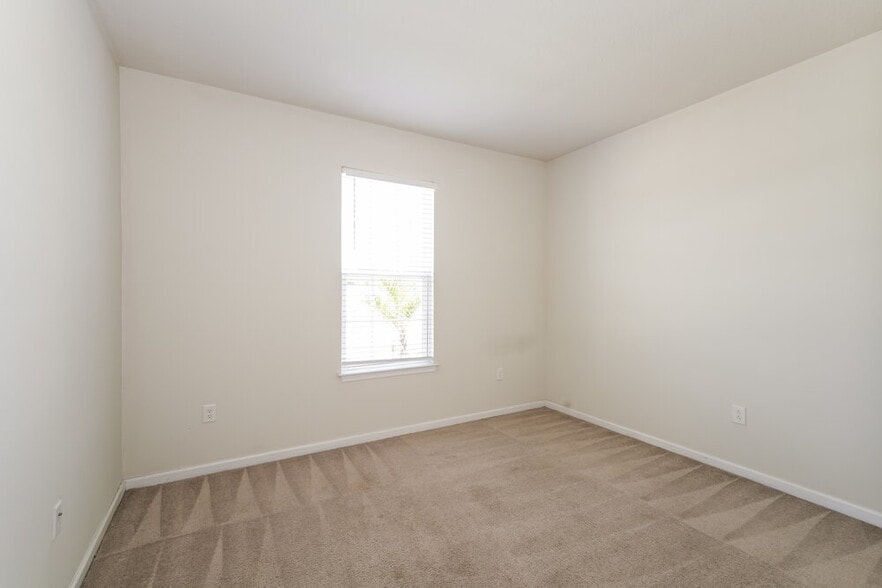 Building Photo - 18424 Hunters Meadow Walk