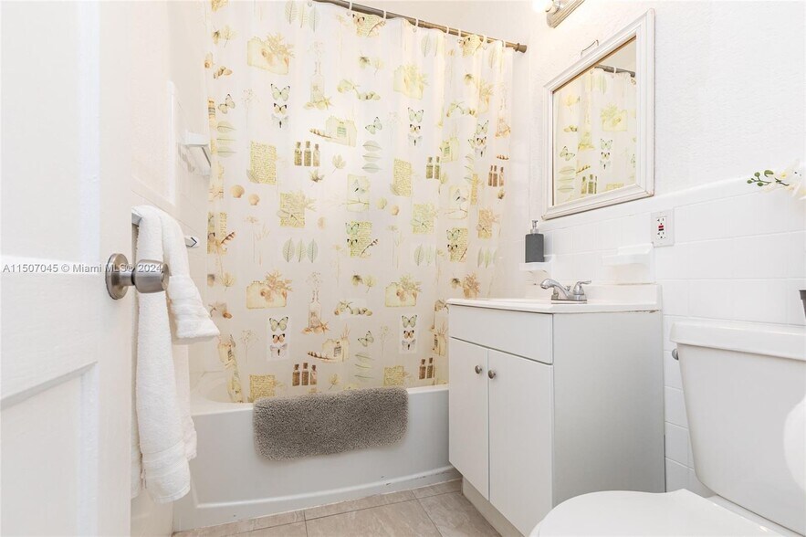 Building Photo - 1982 Marseille Dr