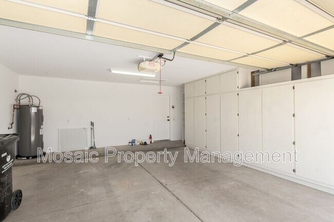 Building Photo - 2252 E Ross Ave