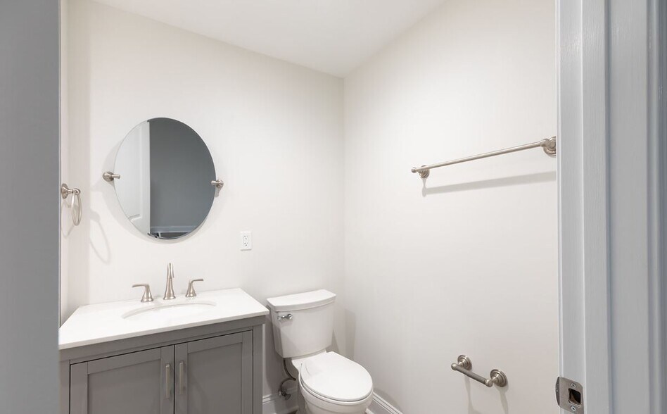 Building Photo - 701 8th St NE