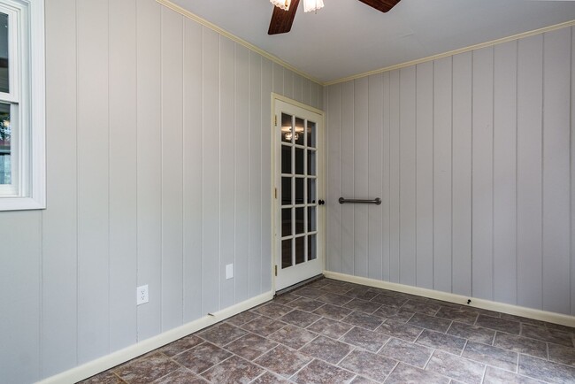 Building Photo - Newly renovated 4 Bedroom 3 Bathroom Home ...