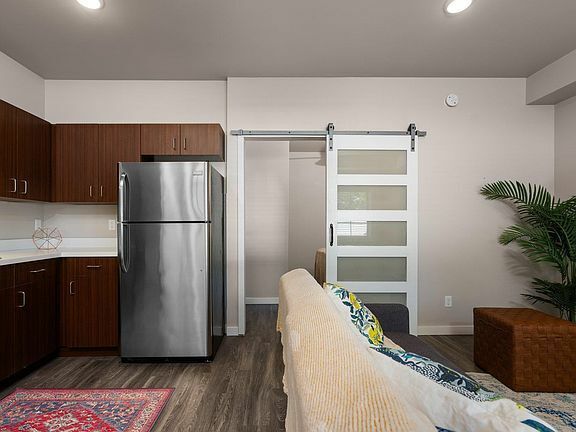 Building Photo - 619 E Eighth St