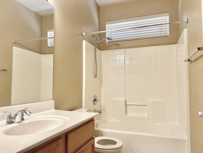 Building Photo - 6660 E Roland St