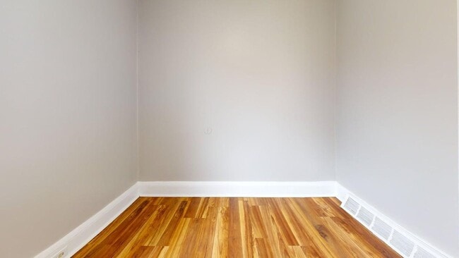 Building Photo - 3272 W 50th St